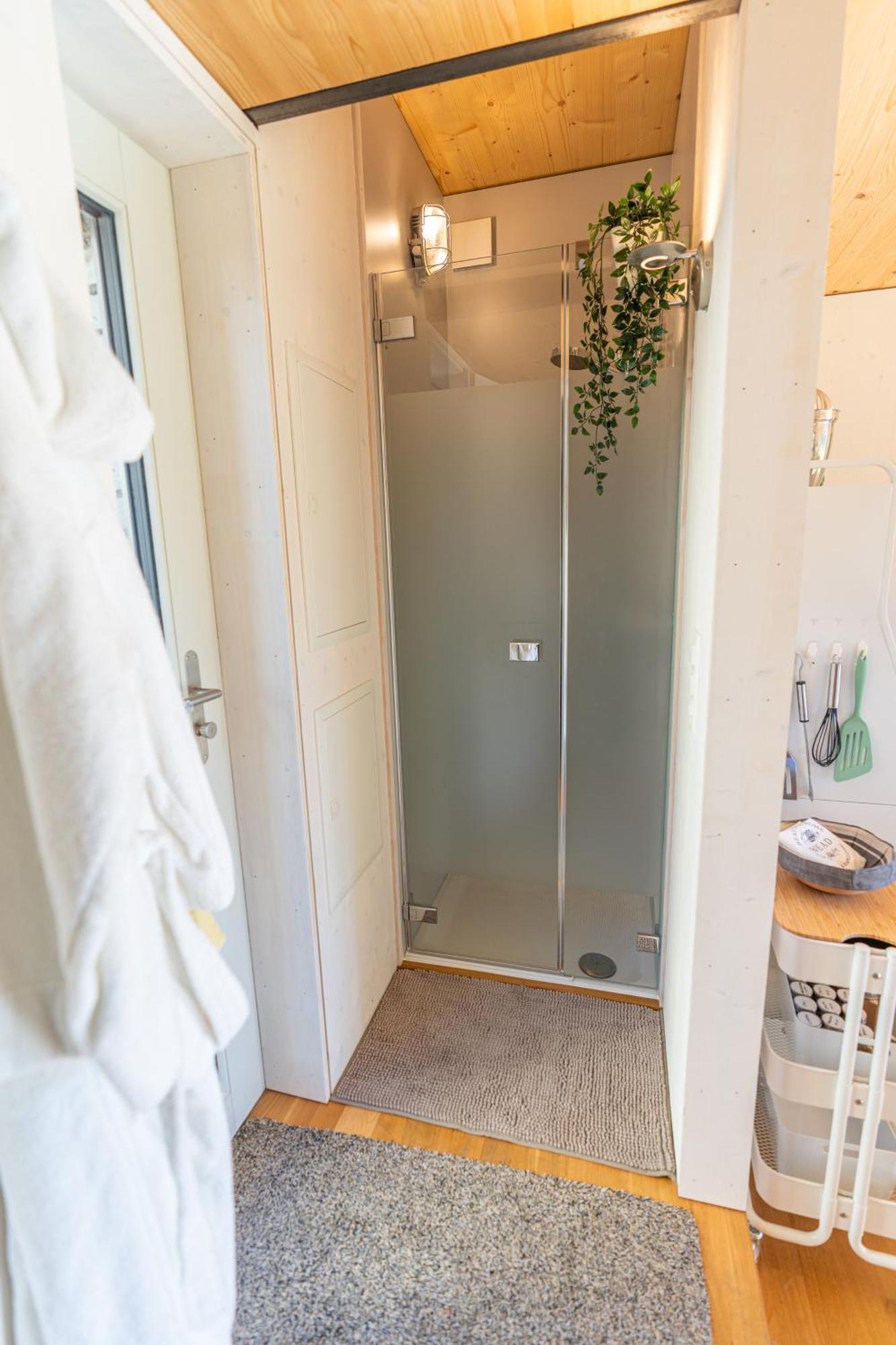 Tiny House Chez Claudine - Relaxen, Workspace, Naehe Thermen, Netflix, Free Parking & Wifi Brugg  Exterior photo